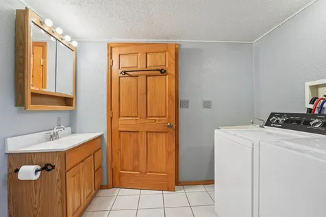855 Kirkwood Dubuque IA 52001