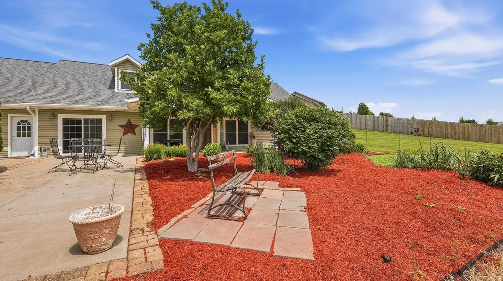 28205 400th Bellevue IA 52031