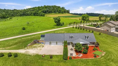 28205 400th Bellevue IA 52031