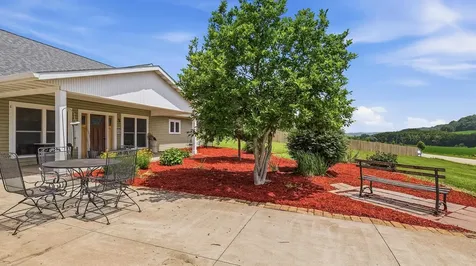 28205 400th Bellevue IA 52031