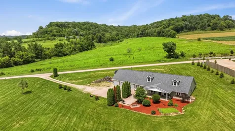 28205 400th Bellevue IA 52031