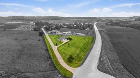 28205 400th Bellevue IA 52031