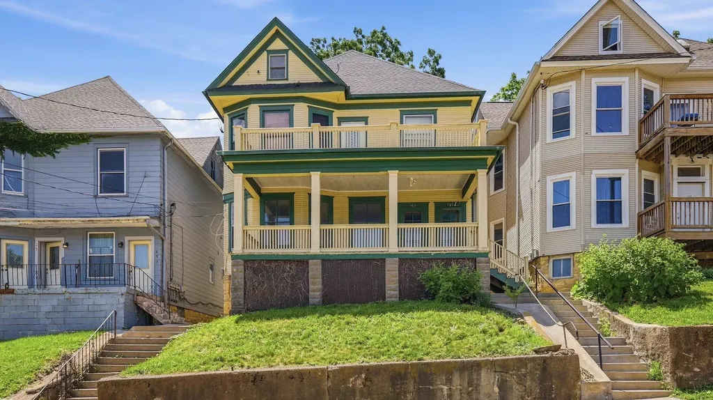 703 Caledonia Dubuque IA 52001