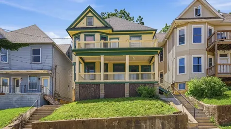 703 Caledonia Dubuque IA 52001