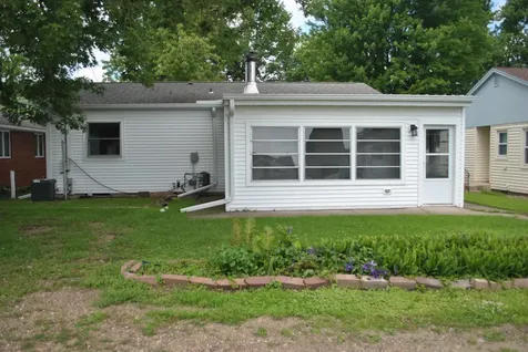 919 N Second Guttenberg IA 52052