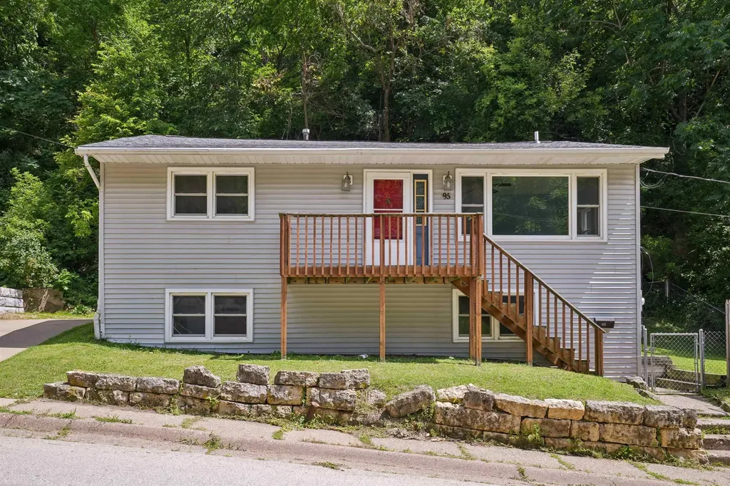95 Valley Dubuque IA 52003
