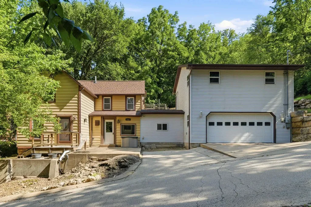 2035 Jansen Dubuque IA 52001