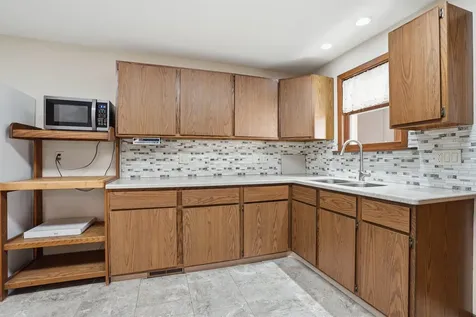2035 Jansen Dubuque IA 52001