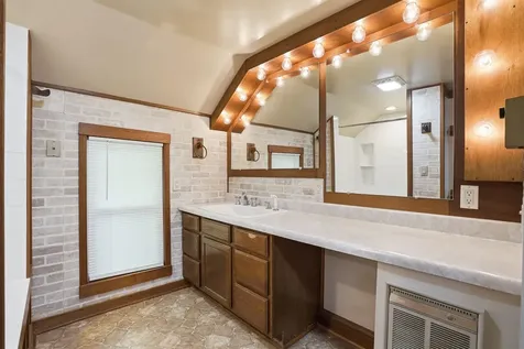 2035 Jansen Dubuque IA 52001