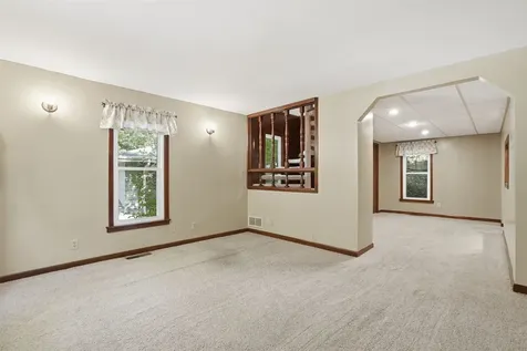 2035 Jansen Dubuque IA 52001