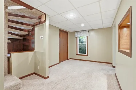 2035 Jansen Dubuque IA 52001