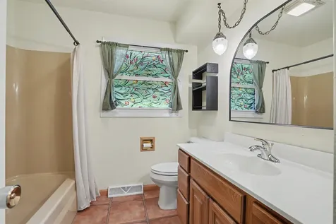 2874 Meadow Wood Dubuque IA 52001