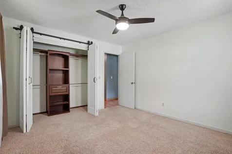2874 Meadow Wood Dubuque IA 52001