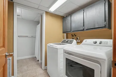 2874 Meadow Wood Dubuque IA 52001