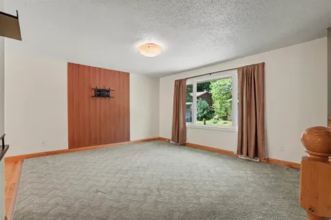 2874 Meadow Wood Dubuque IA 52001