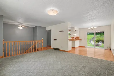 2874 Meadow Wood Dubuque IA 52001