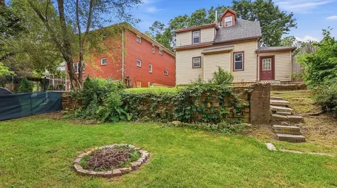2418 Broadway Dubuque IA 52001