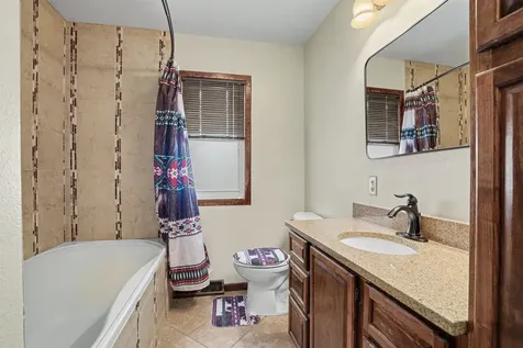 608 5th Avenue SW Cascade IA 52033