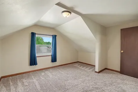 608 5th Avenue SW Cascade IA 52033