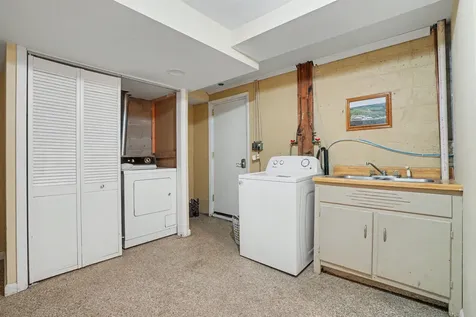 608 5th Avenue SW Cascade IA 52033