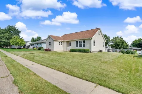 608 5th Avenue SW Cascade IA 52033