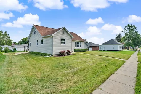 608 5th Avenue SW Cascade IA 52033