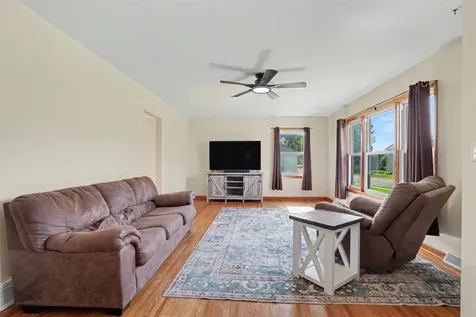 608 5th Avenue SW Cascade IA 52033