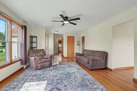 608 5th Avenue SW Cascade IA 52033