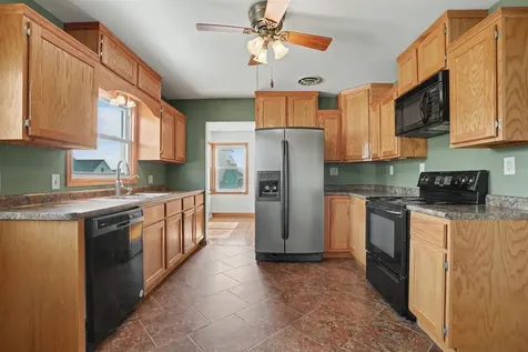 608 5th Avenue SW Cascade IA 52033
