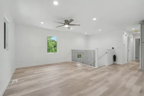 851 Ramona Dubuque IA 52003