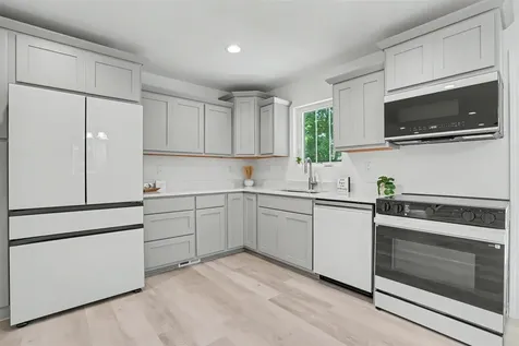 851 Ramona Dubuque IA 52003