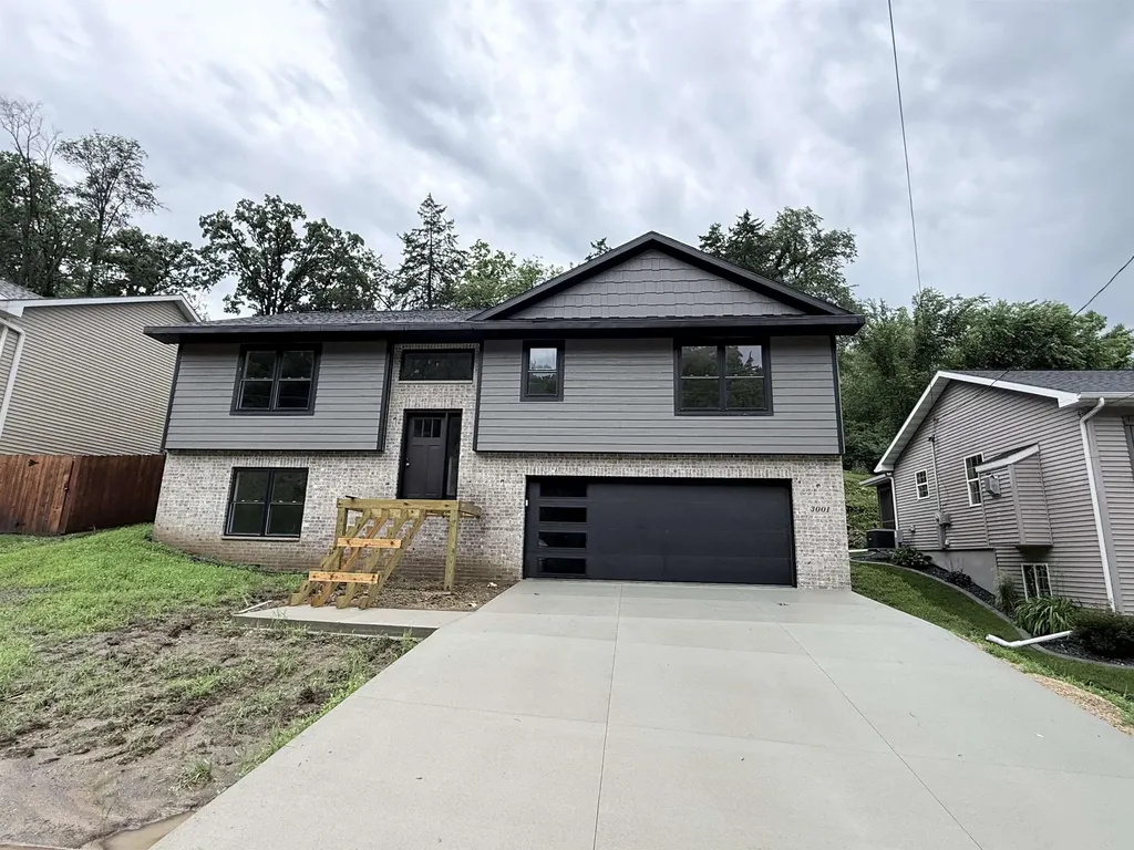 3001 N Grandview Dubuque IA 52001