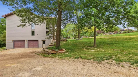1763 St. Catherine Bellevue IA 52031
