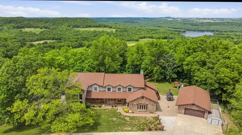 1763 St. Catherine Bellevue IA 52031