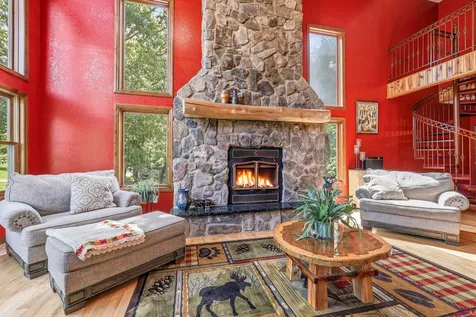 1763 St. Catherine Bellevue IA 52031