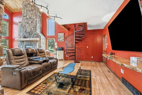 1763 St. Catherine Bellevue IA 52031