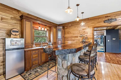 1763 St. Catherine Bellevue IA 52031