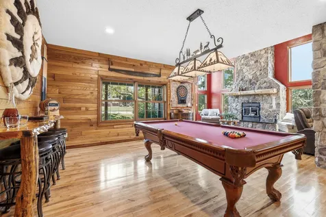 1763 St. Catherine Bellevue IA 52031