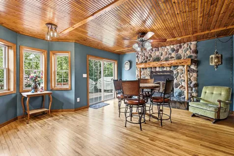 1763 St. Catherine Bellevue IA 52031