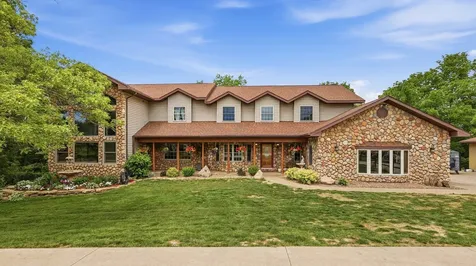 1763 St. Catherine Bellevue IA 52031