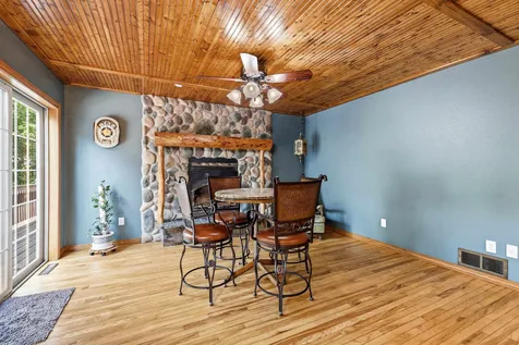 1763 St. Catherine Bellevue IA 52031