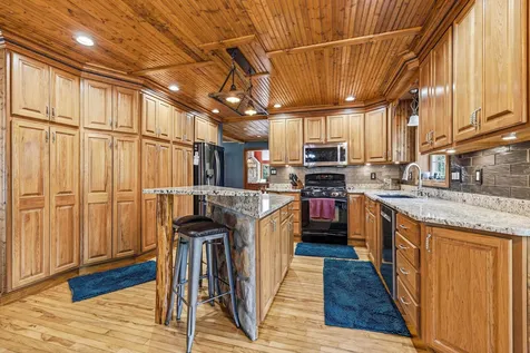 1763 St. Catherine Bellevue IA 52031