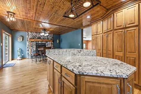 1763 St. Catherine Bellevue IA 52031