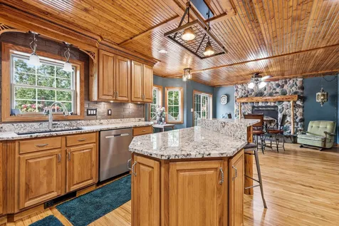 1763 St. Catherine Bellevue IA 52031