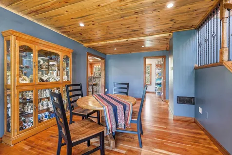 1763 St. Catherine Bellevue IA 52031