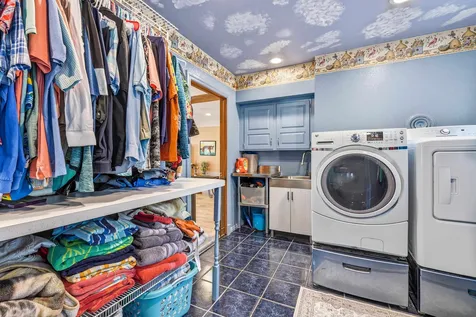 1763 St. Catherine Bellevue IA 52031