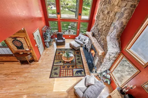 1763 St. Catherine Bellevue IA 52031
