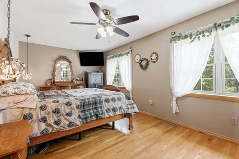 1763 St. Catherine Bellevue IA 52031