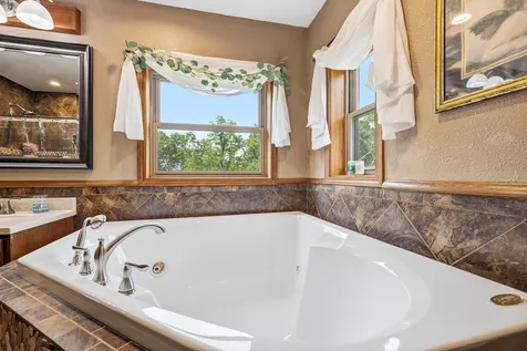 1763 St. Catherine Bellevue IA 52031