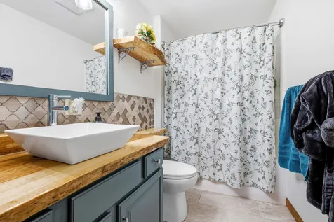 1763 St. Catherine Bellevue IA 52031